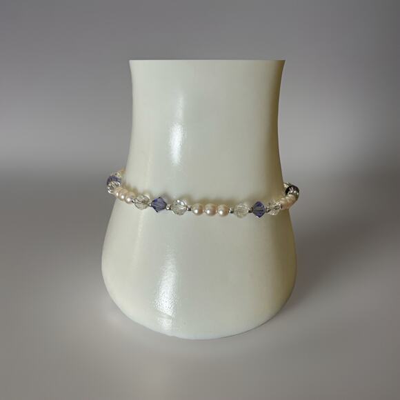 Cute Beaded Premier Designs Faux Pearl Bracelet. Measures 7.5” - Picture 1 of 4